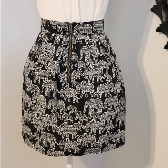 {aero} black & white elephant skirt - Picture 4 of 4